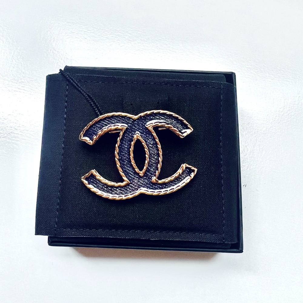 🔥CHANEL Classic CC Denim Brooch
